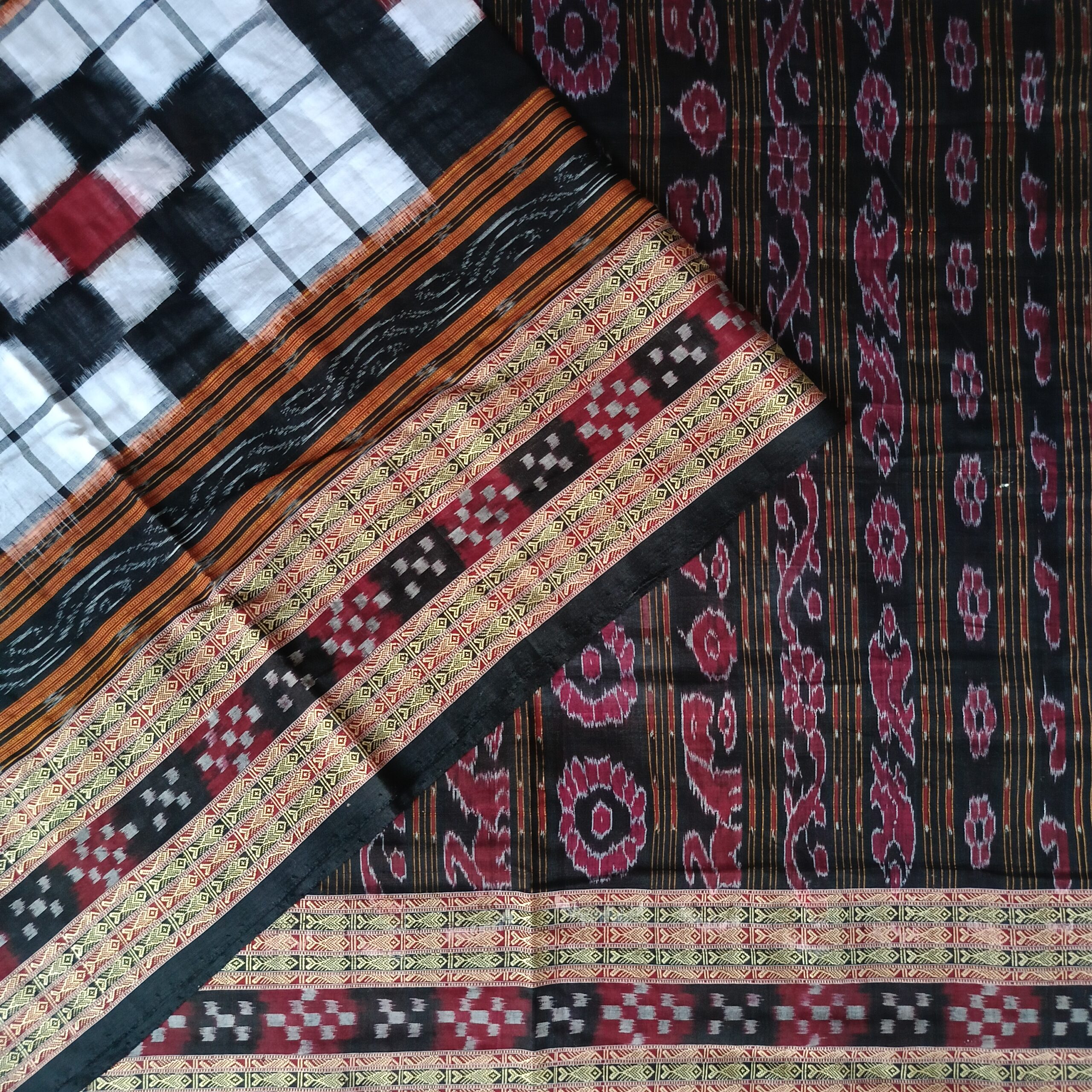 Bichitrapuri Black & White Sambalpuri Cotton Saree - Image 2